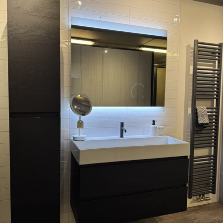 showroom meubel mat zwart houtnerf sb 100 cm